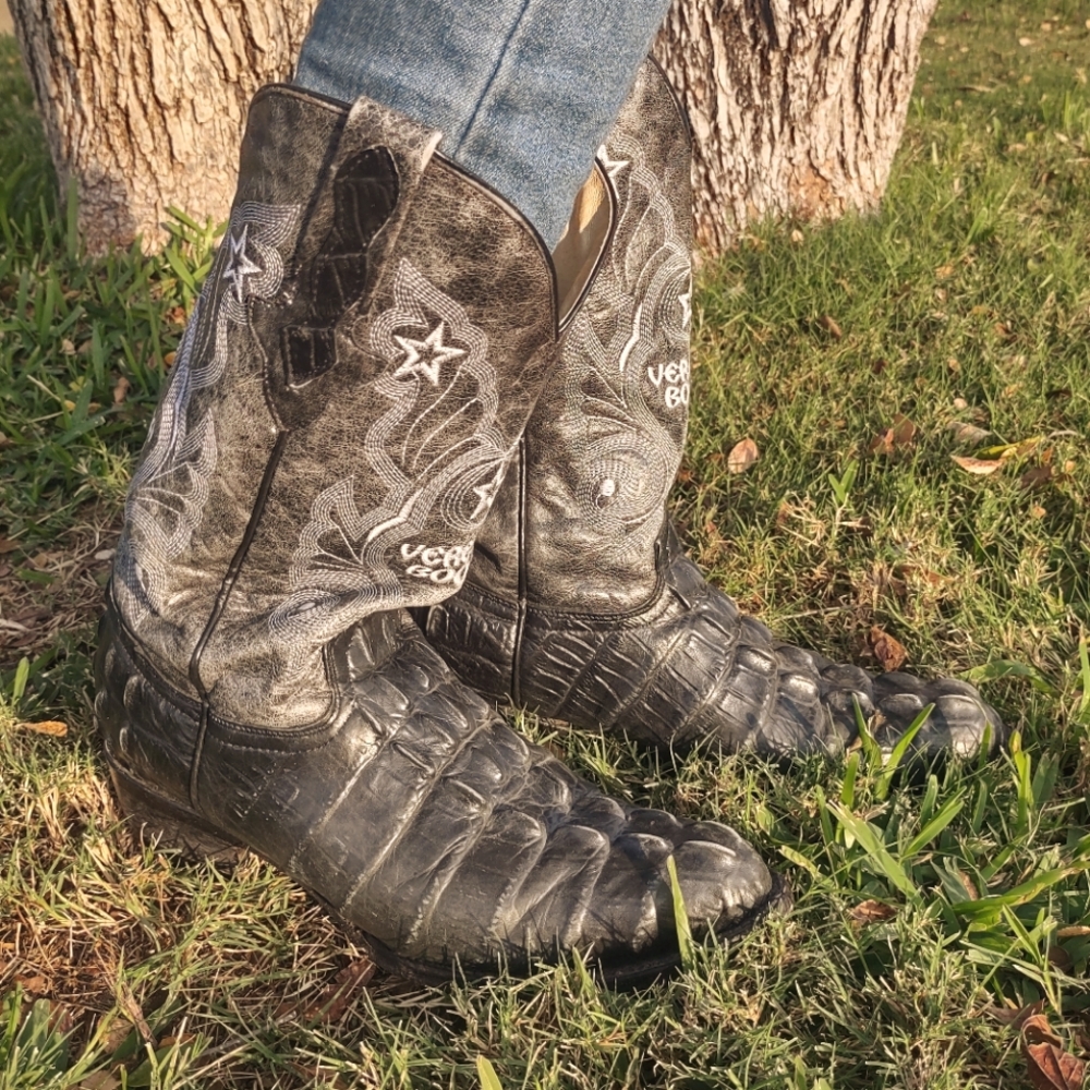 Verretta Boots Black Alligator Size 8.5 Womens